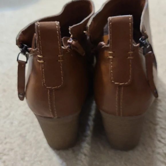 Accessories - Picture 3 of 4